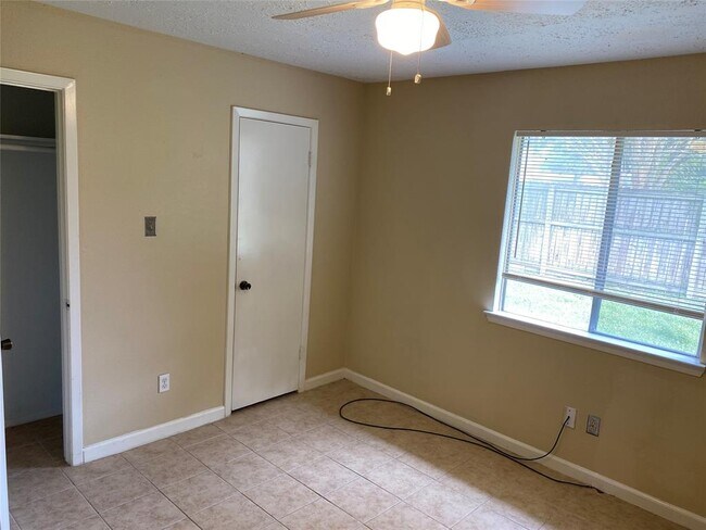 Building Photo - 11430 Valarno Dr