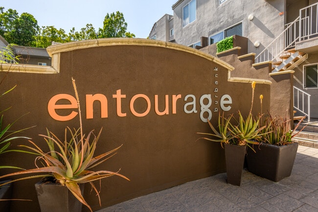 Foto del edificio - 355 N Maple St