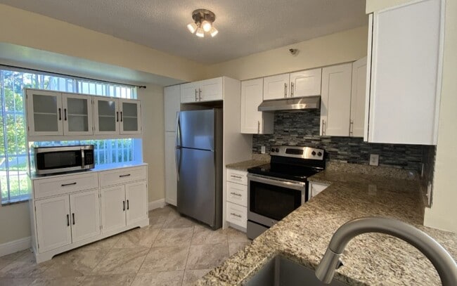 Building Photo - 117 Yacht Club Way