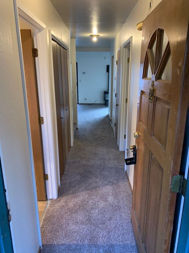 Foto del edificio - What a deal!! Newer Paint And Flooring!!! ...