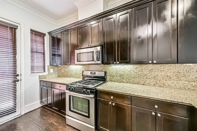 Foto del edificio - 1049 W 22nd St