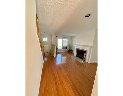 Foto del edificio - 82 Camelot Dr