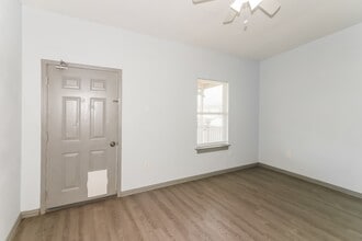 Building Photo - 724 17th St Building Photo - 724 17th St