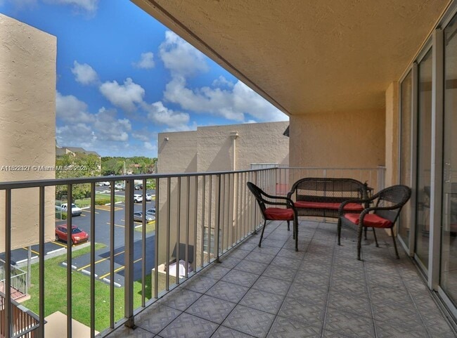 Foto del edificio - 10700 SW 108th Ave