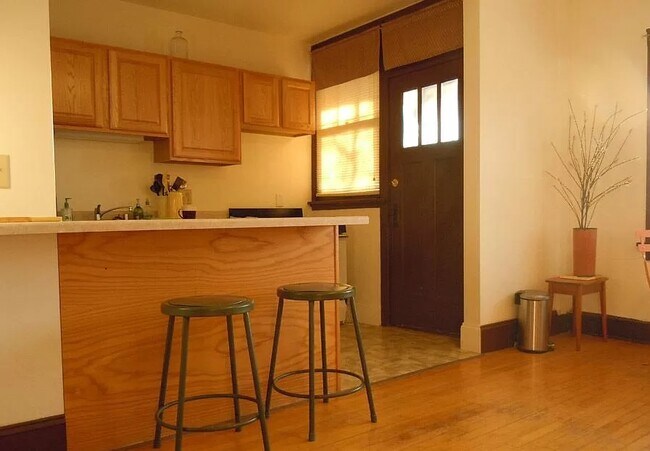 Foto del edificio - 2811 Monroe St