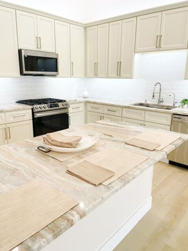 Foto del edificio - 3345 Pine Hill Trail