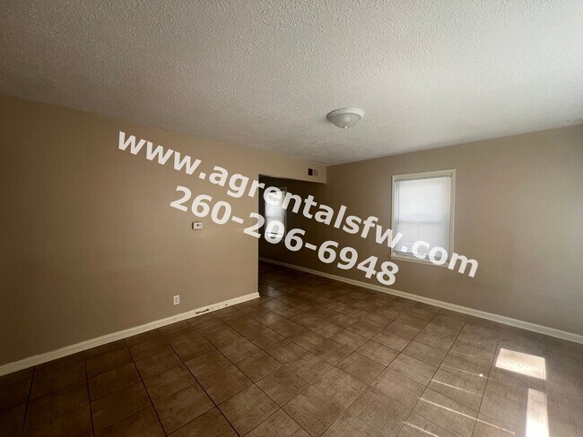 Building Photo - 2 Bedroom House
