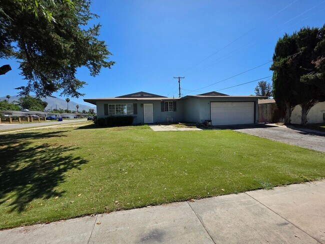 Building Photo - Charming 3-Bedroom Home on Spacious Corner...
