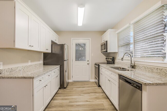 Foto del edificio - 869 Capitol View Ave NW