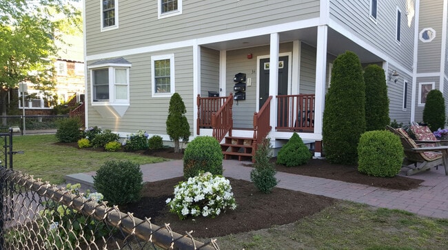 Building Photo - 34 Raymond St