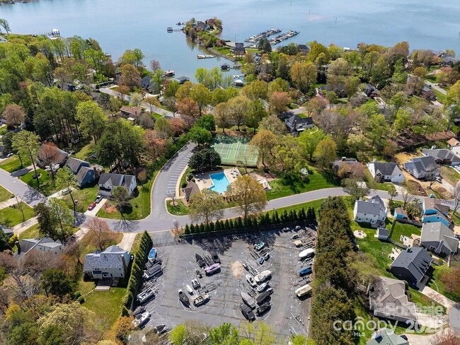 Foto del edificio - 131 Ashford Hollow Ln