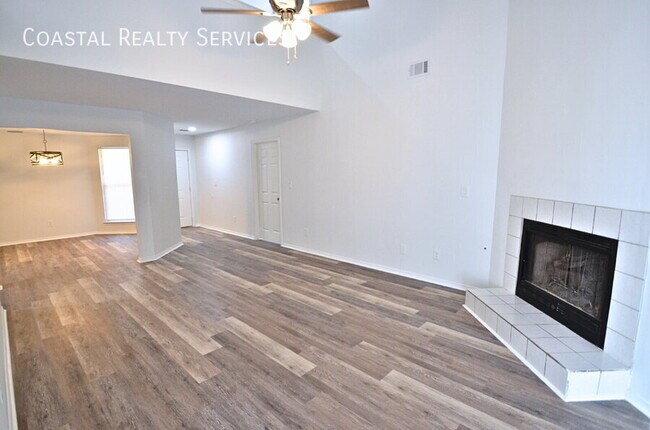 Building Photo - 310 Schneider Dr