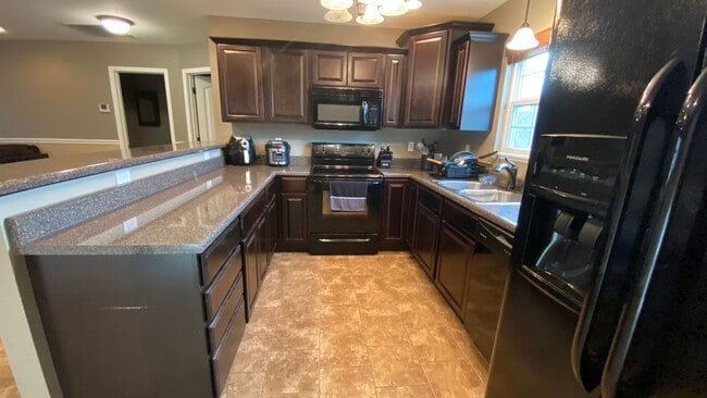 Building Photo - ~*~Gorgeous 2 Bedroom 2 Bathroom Duplex~*~