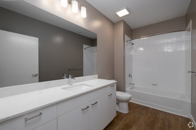 2BR, 3BA - 2,114SF - Bathroom - Allure @ Harbor Point