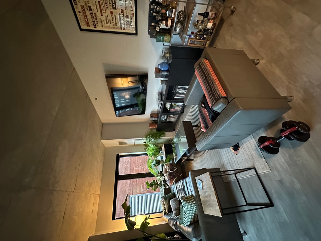 Primary Photo - 1025 W Addison St