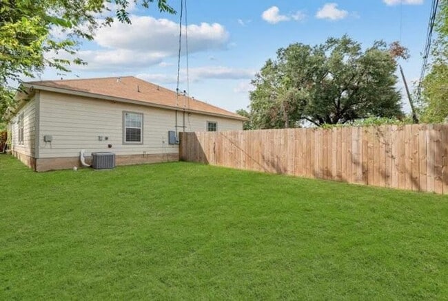 Building Photo - 235 Calloway St