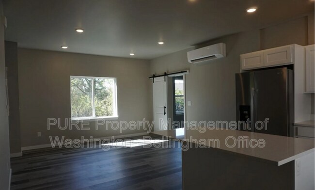 Building Photo - 702 E St