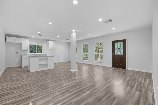 Foto del edificio - 30519 Lake Cir Ln