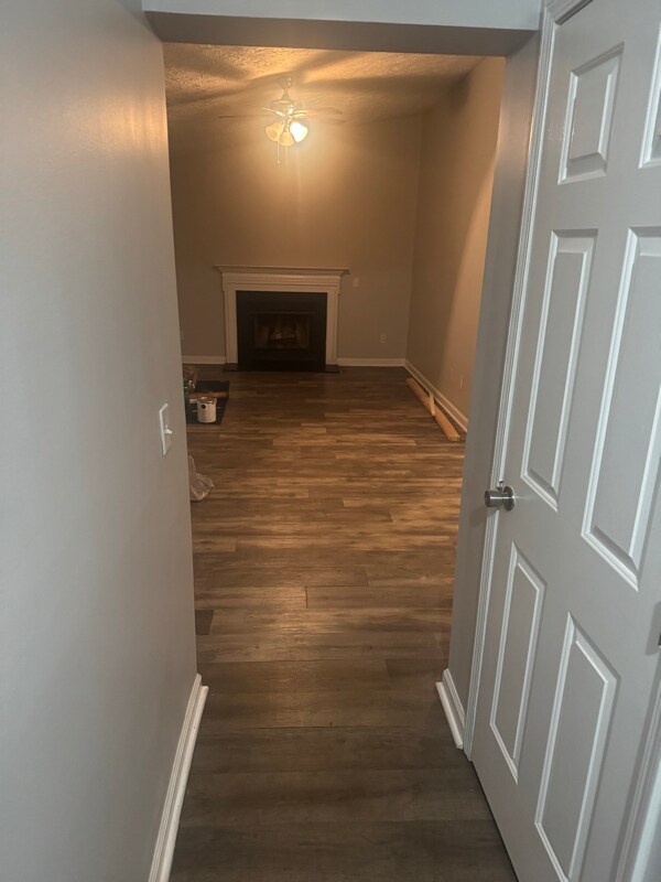 Foto del edificio - 825 Bitternut Dr