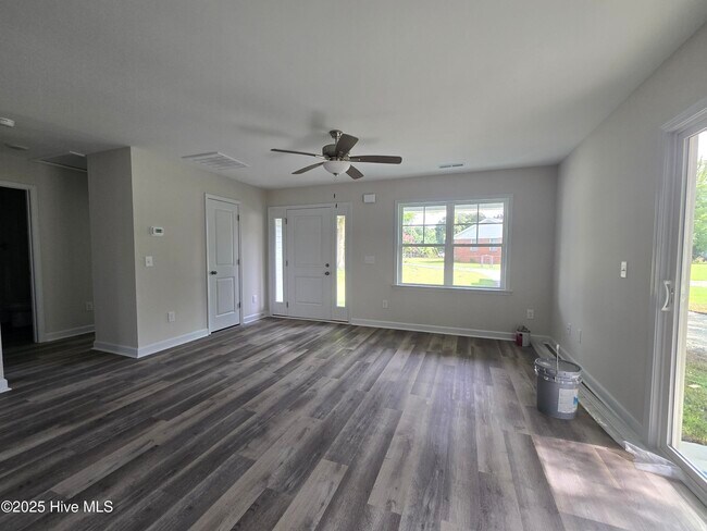 Building Photo - 408 Sam Millis Dr