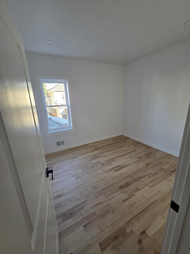 Building Photo - 9 Voorhees St