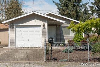 Building Photo - 7305 SE Harney St