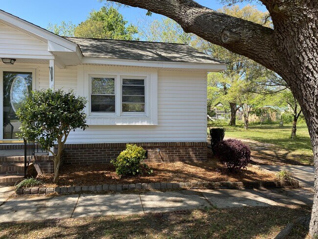 Building Photo - 211 Deerfield Rd