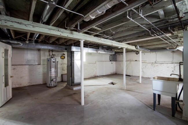 Building Photo - 511 W Marion St