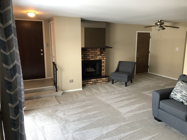 Living room and entry - 835 S Dwyer Ave