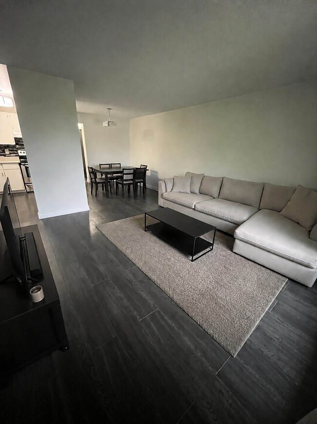 Building Photo - 476 Kenaston Blvd