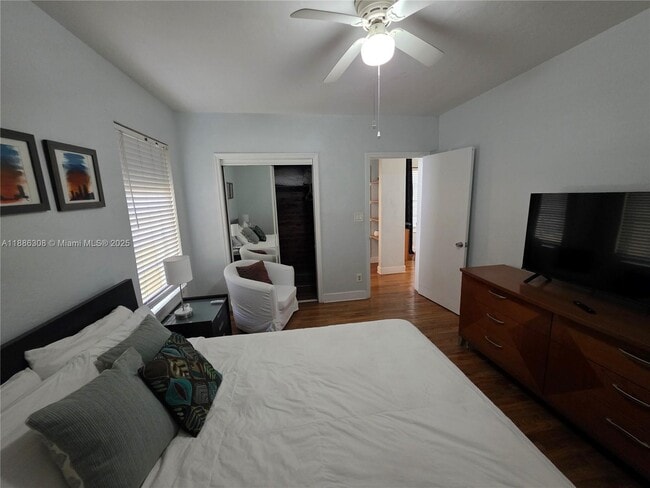 Foto del edificio - 8024 Harding Ave