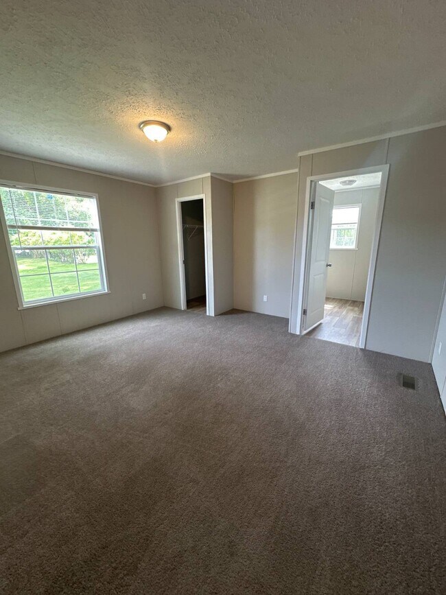 Foto del edificio - 921 Peacock Ln