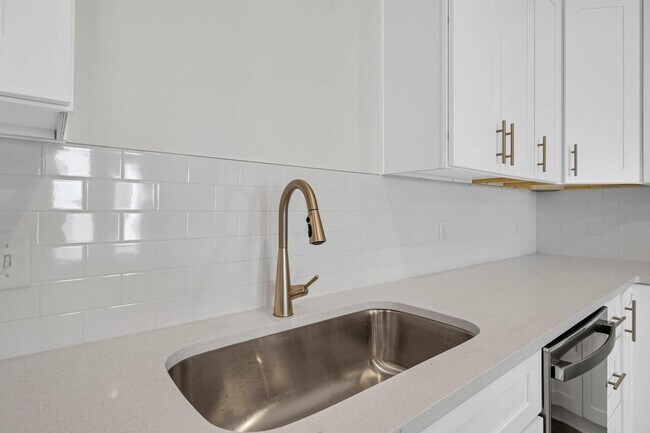 Foto del edificio - 100 Beach Dr