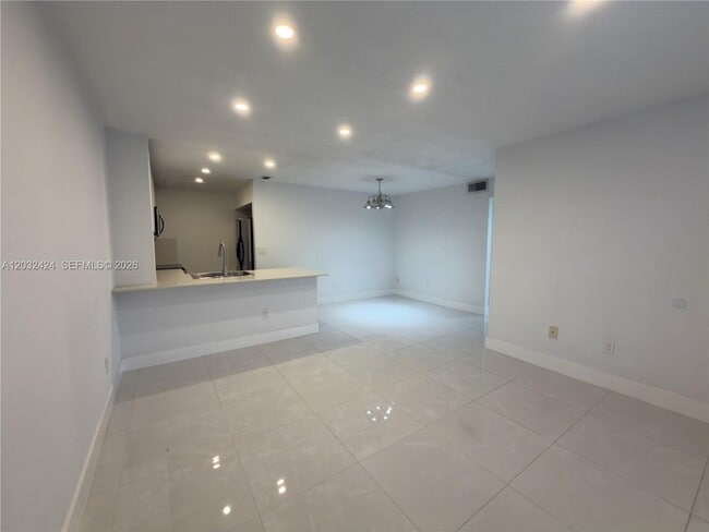 Foto del edificio - 2500 W 67th Pl