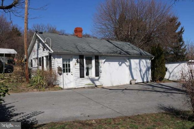 Building Photo - 627 Hammonds Mill Rd