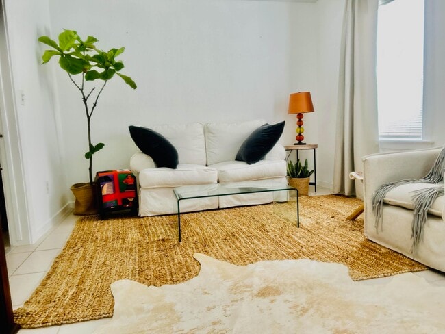 Building Photo - 707 2nd Ave S