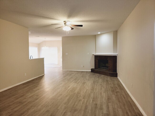 Foto del edificio - Open Concept 3/2/2 with Tons of Storage