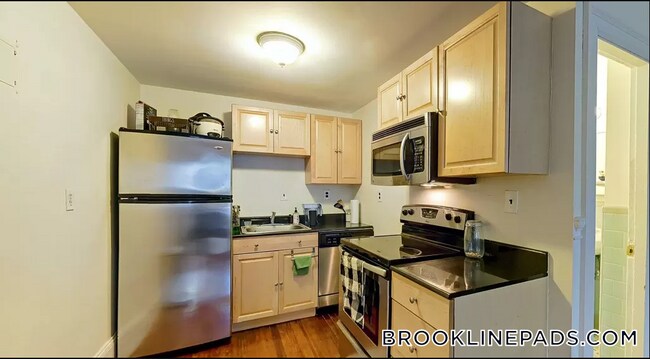 Building Photo - 1069 Beacon St