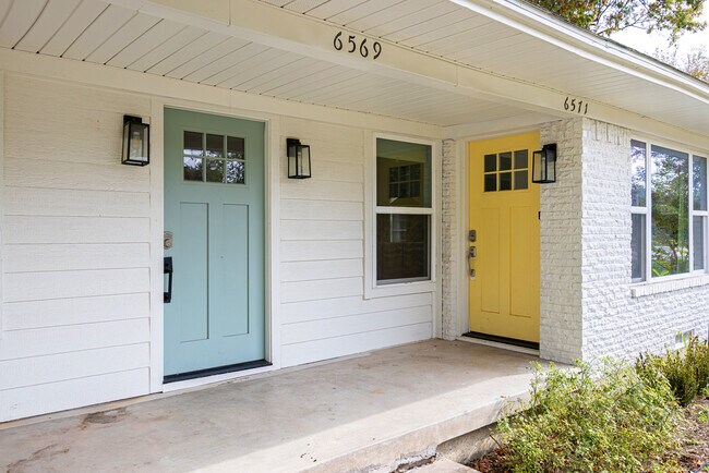 Foto del edificio - 6571 Ascot Ln