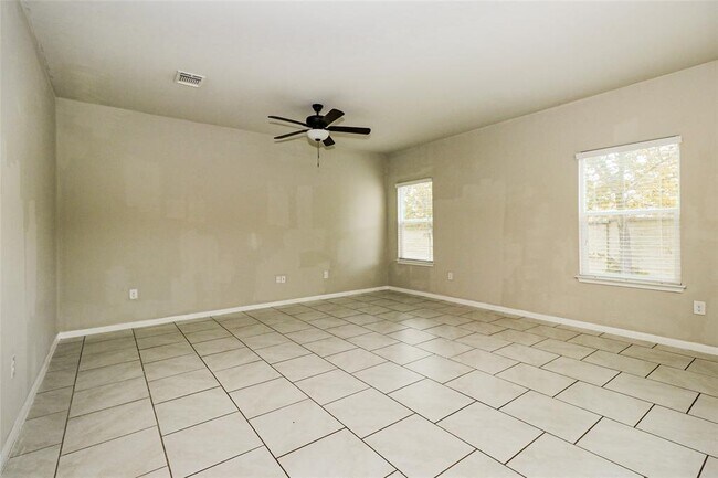 Foto del edificio - 9201 Sawyer Fay Ln