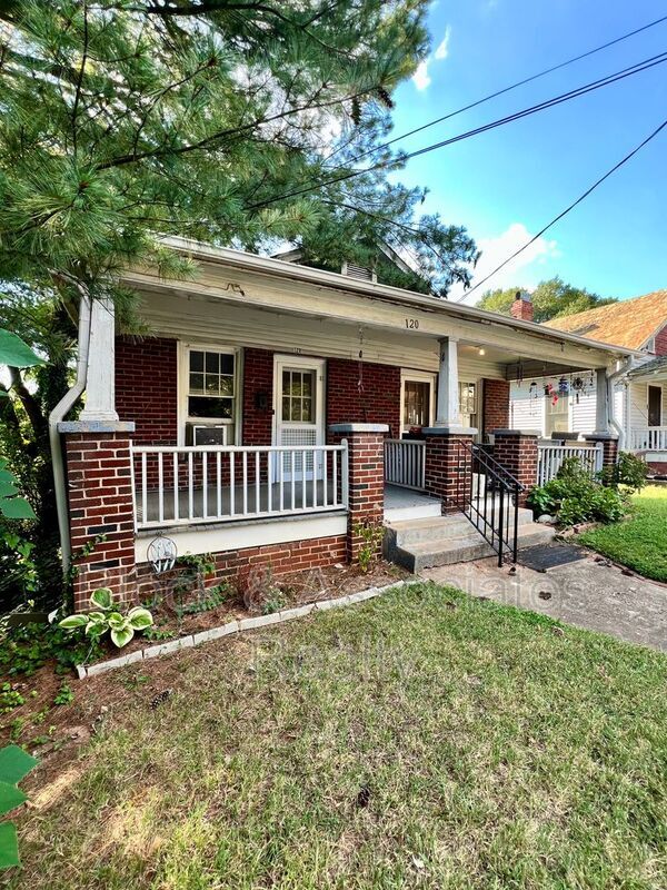 Building Photo - 120 S Poplar St