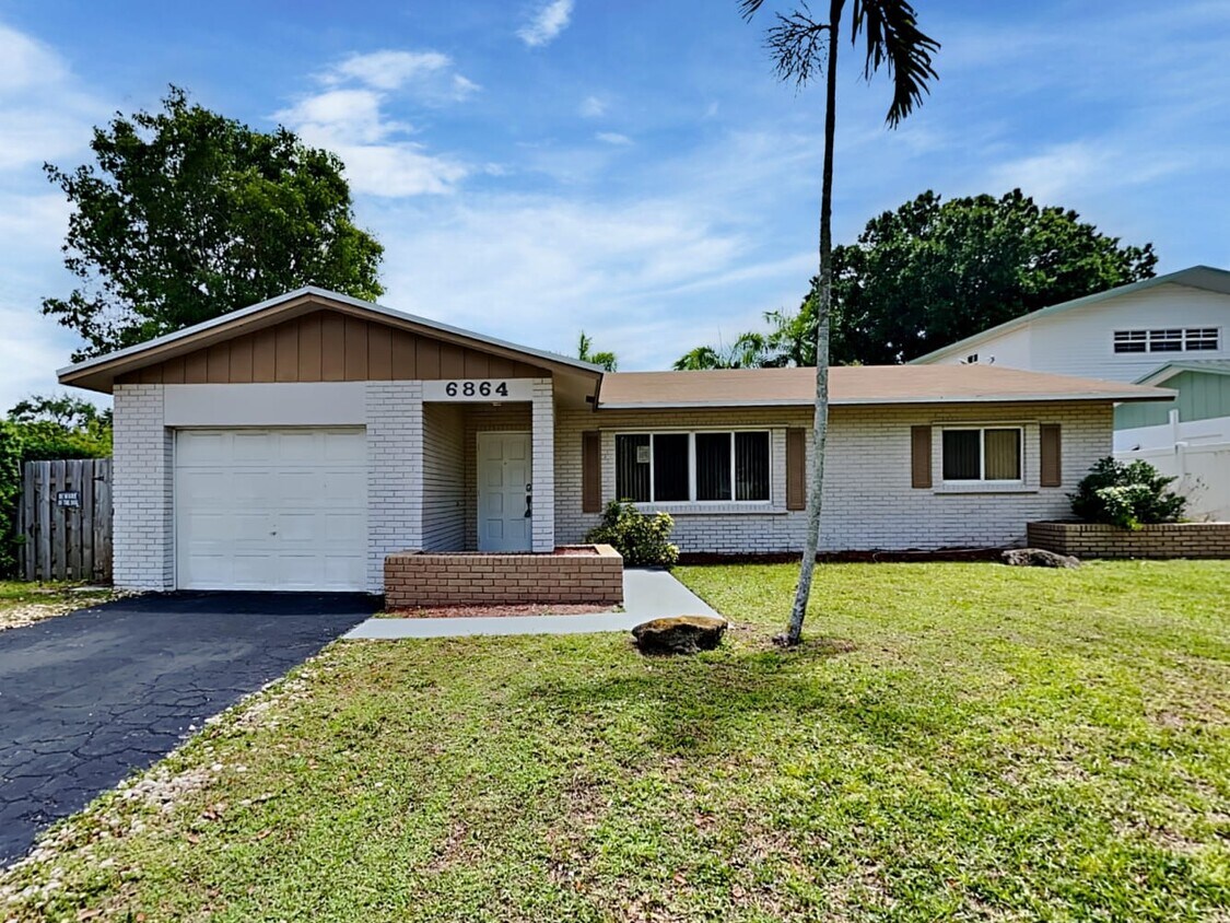 Primary Photo - 6864 NW 28th Ave
