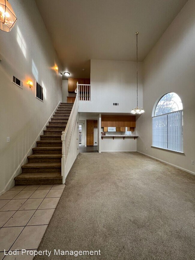 Building Photo - 3 br, 2.5 bath House - 2468 Inglewood Drive