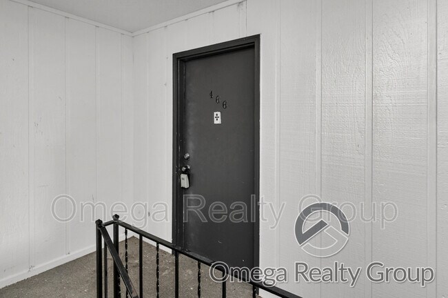 Building Photo - 425 Oakwood Ave