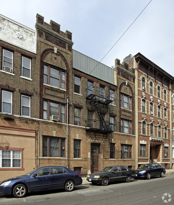 Foto principal - 325 Baldwin Ave