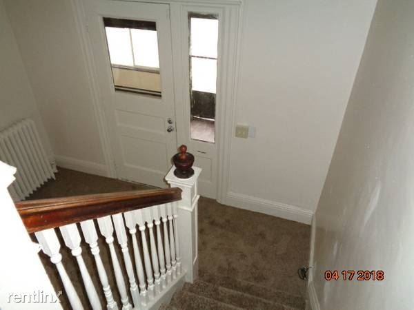 Primary Photo - 111 Warwick Ave