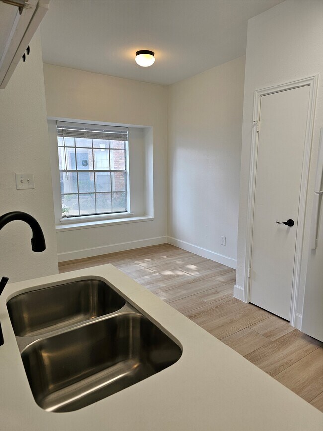 Foto del edificio - 2626 Holly Hall St