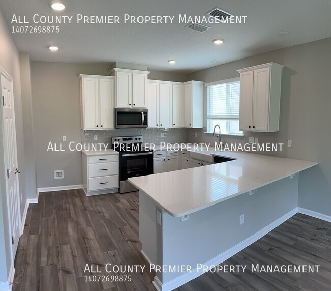 Building Photo - Nice 4 Bedroom 2.5 Bath House! Pinewood Pl...