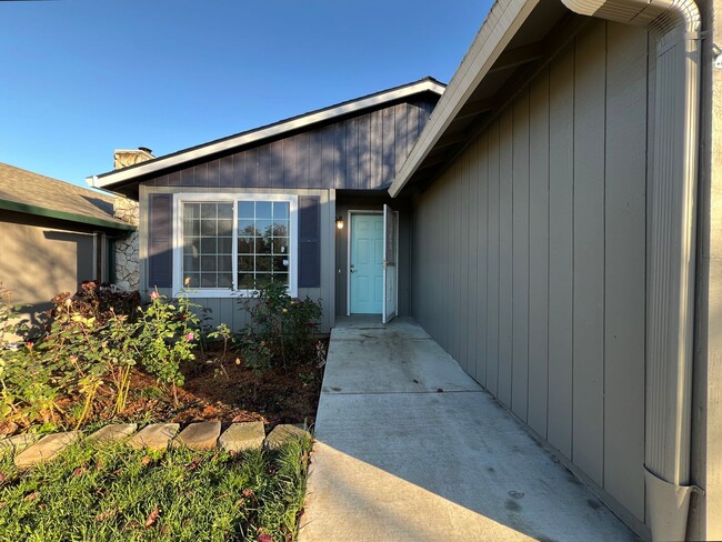 Building Photo - Cozy  3 Bed, 1.5 Bath Home for Rent!