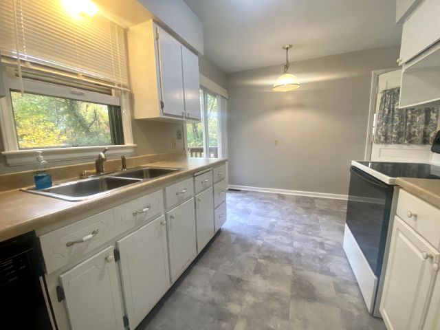 Kitchen - 1015 W High St